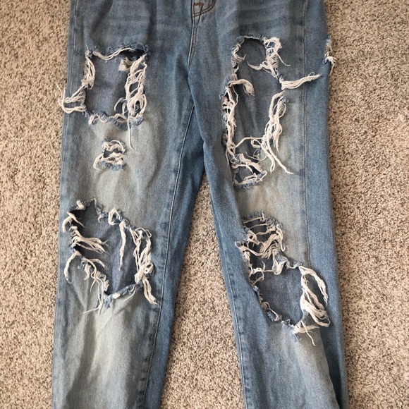 BDG High-Rise Mom Jean Destroyed Light Wash - Picture 3 of 7